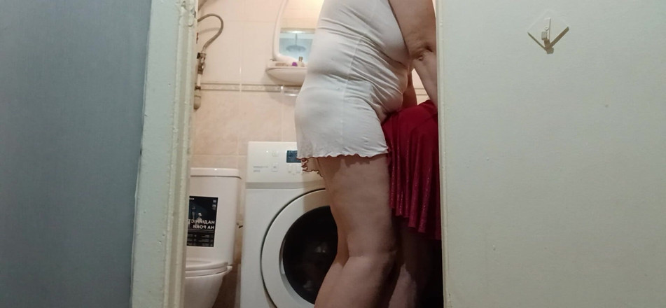 Lesbian-illusion: Поки мій чоловік на роботі, я трахаю свою сусідку страпоном