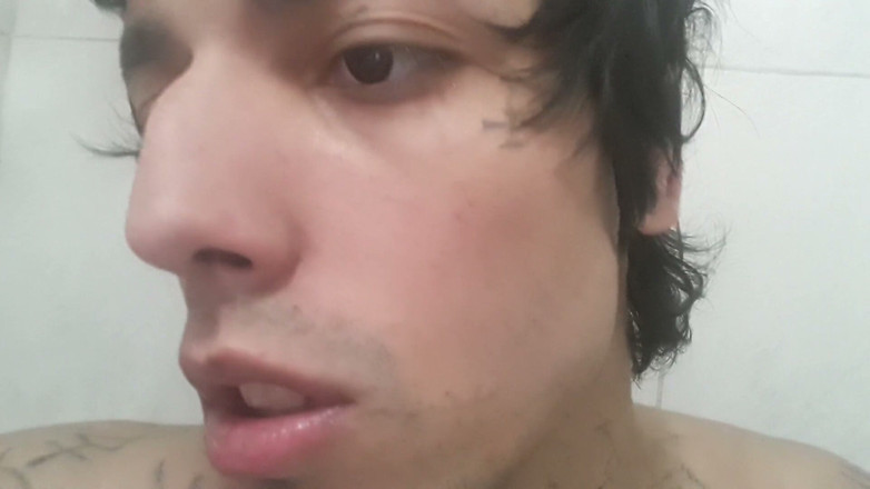 Maurice Crowbar: Băiat goth loco