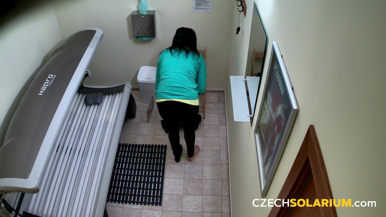Czech Solarium: Czech Solarium 47: Cipka brunetki na pełnym wyświetlaczu, ponownie