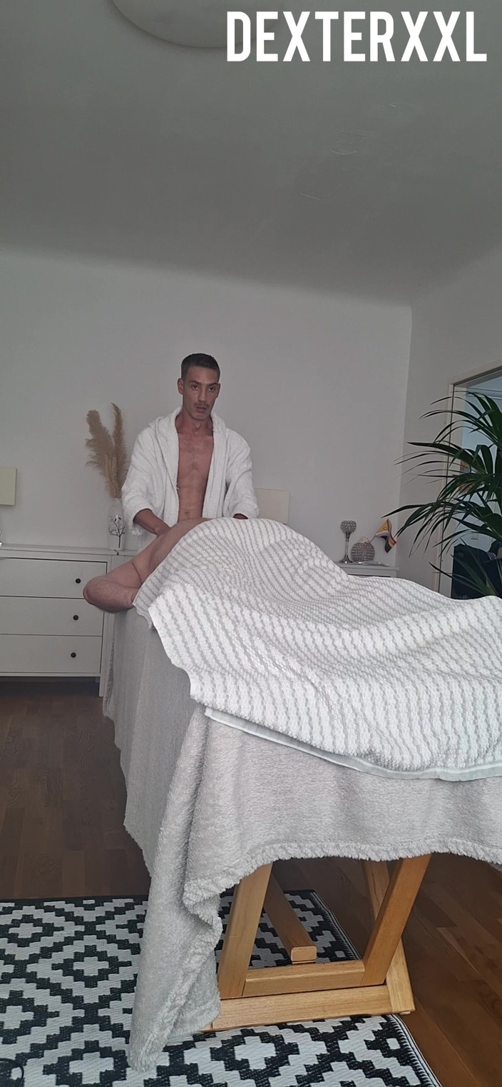 Dexterxxlfun: Litly Sensual Massage with Hard End.skinny Vs Chubby. Hardon Dick