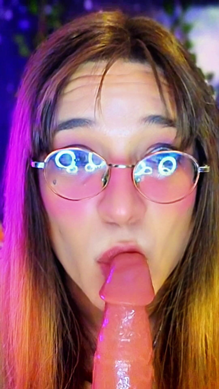 Bella Roar: Une MILF Trans Taille La Meilleure Pipe