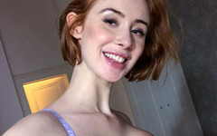 LustFeed: Lenina due pallida rossa con tette enormi fa un sex-tape...