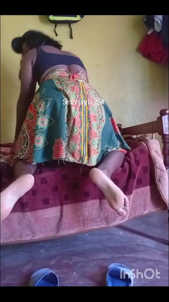 Sexyjayla254: Sexyjayla254 crossdresser se svléká a předvádí své tělo