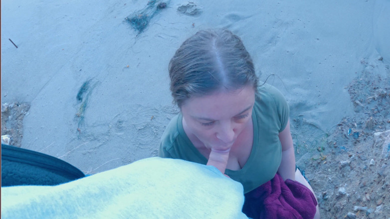 Erin Electra: Stiefzoon gaat vreemd met stiefmoeder op het strand