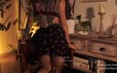 Effy Loweell studio: Vacker Instagram -modell med en perfekt kropp tar av sig klänningen...