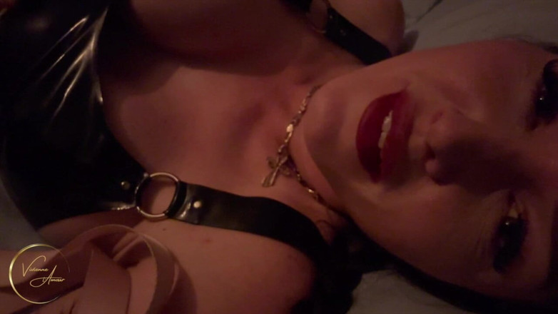 Vivienne l'Amour: Pillow talk - vivienne l'amour vuole che ti adagi accanto a...