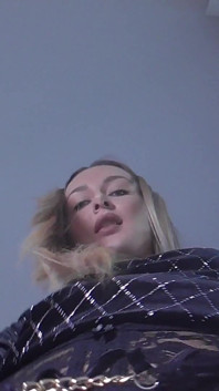 La culotte de la géante Clarissa se masturbe en POV !