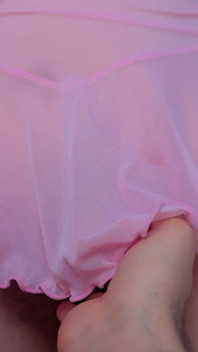 Ehefrau mit behaarter muschi versucht ehemann in transparenter bluse.