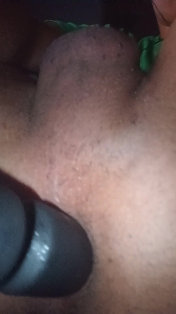 Alw04: Cậu bé biến thái với dương vật giả trong mông...