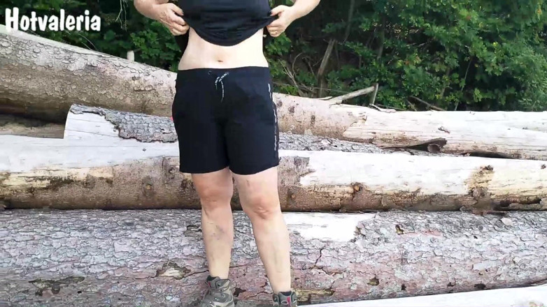 Hotvaleria: Piss gillar att pissa utomhus