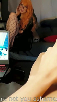Chica rara atrapó a su descarado hermanastro para masturbarse