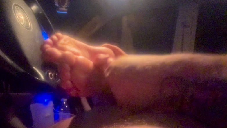 Chester Van Name: 섹시한 빨간 머리 Liz Lane은 체스터 반의 이름을 또 다른 놀라운 깊은 목구멍 오럴로 주고 발 작업 정액으로 전환합니다.