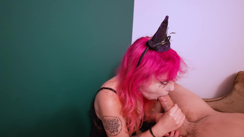 lilredvelvettt: 女巫收缩你的鸡巴并给你戴绿帽