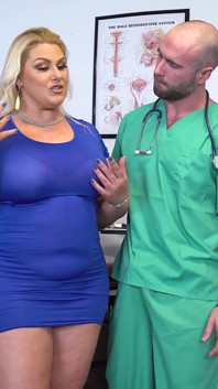 Curvilínea milf Selah Rain follada por gran polla de médico