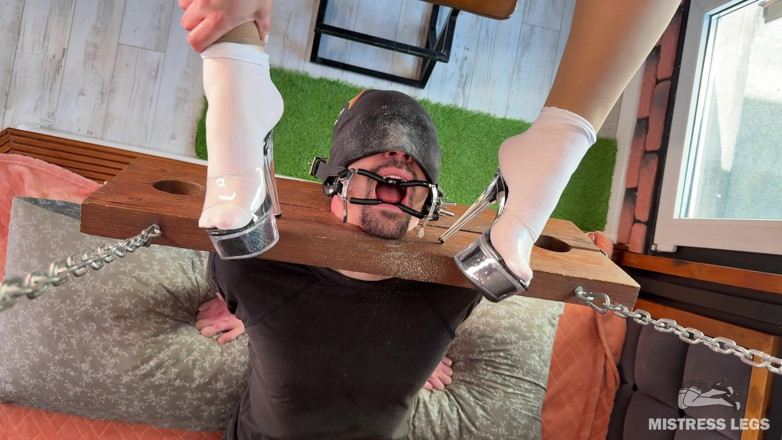 Mistress Legs: Foot Dust Feast Pedicure Scrapings Straight Into Slave's Mouth