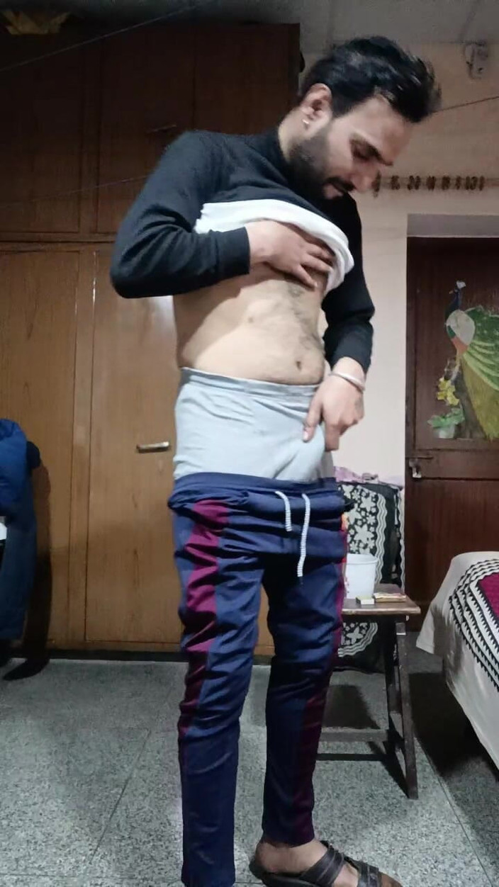 Rajasthani-old-lover: Indian Boy Enjoy Hand Practice with Live Performance