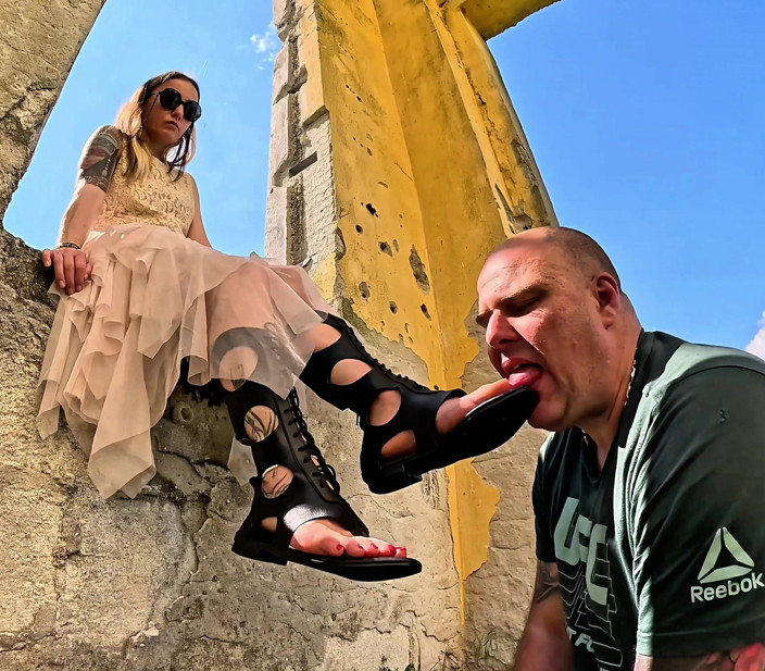 Mistressyammyboots: Раб Под Моими Сандалиями