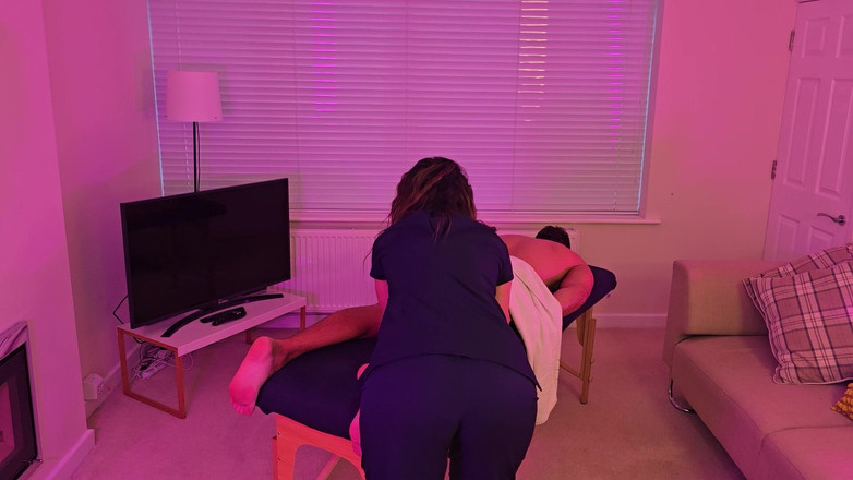 MassageRoomX: Massagista se abre sobre seu estilo de vida swingers