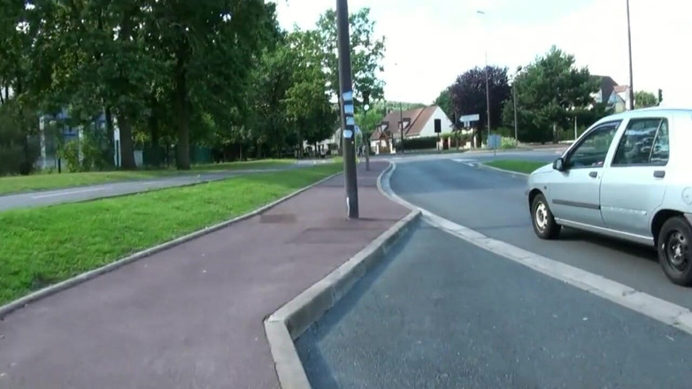 Nude in France: Max Is Invited to Fuck a Sexy MILF for One...