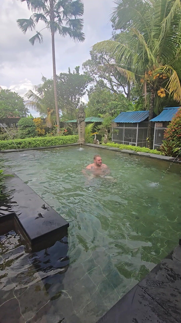 Jimbob Star GAY: Jimbob wanking i poolen