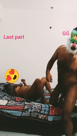 Girlgroup: 大屁股让debor操她的小穴 -girlgroup