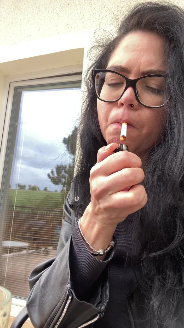 Shione Cooper: When Is Pause... I Go to Smoking:)