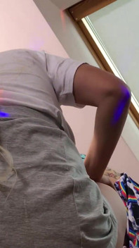 Více než 1 hodina šílenství čistě oholených lesklých nohou a kalhotek