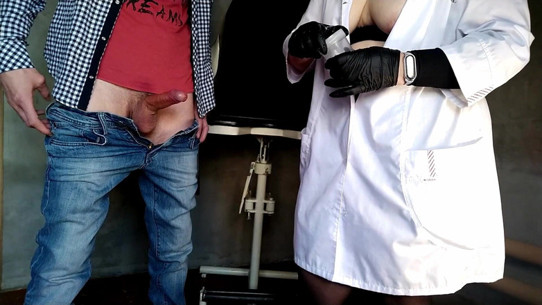 OurFetishLife: Zralá sexy sestřička s povislými velkými prsy mi vzorek spermatu