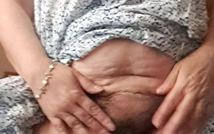 Mommy big hairy pussy: Showing Stepmom's Fat, Hairy Pussy Under Her Dress