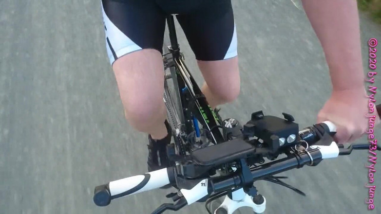 Carmen_Nylonjunge: Op een fietstocht Fsh 2020