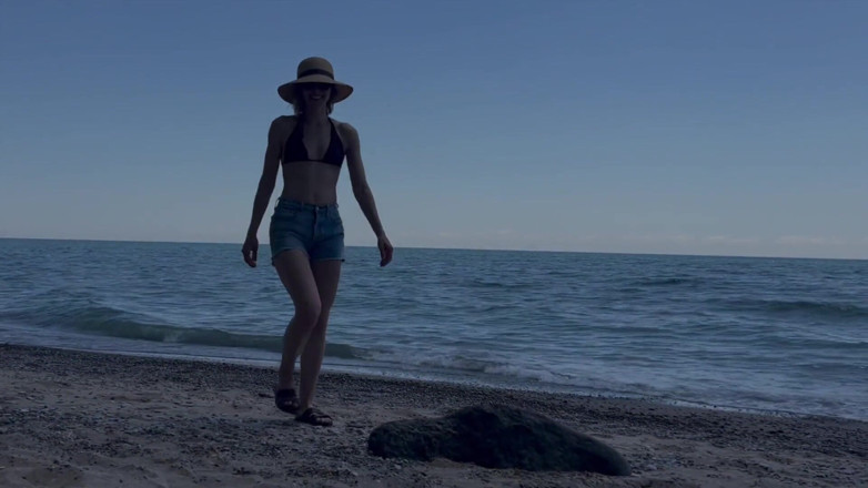 Serenity Cox: Ehefrau fickt ehemann und seinen freund am strand und bekommt...