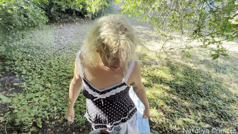 Nataliya Crimson: 后院口交