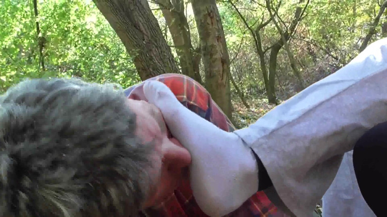 Foot Girls: Old slave must sniff stinky feet