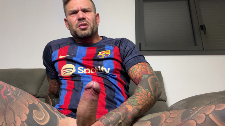 Juan Lucho Gay: Handsome Spaniard Jerks off in the Barça Shirt