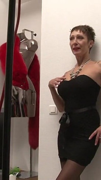 Chatte percée sur une femme mature chic 4515