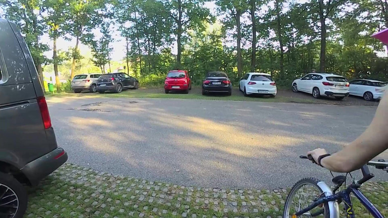 TV_Helena: Nudità pubblica mentre è in bicicletta !! La trans cavalca Non solo...