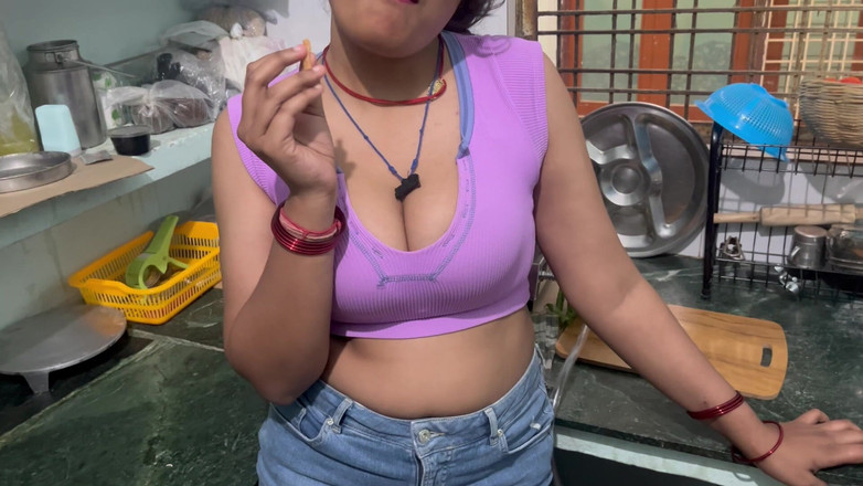 Hotty_ragini: Sahar Frumoasa Bhabhi sex pentru prima dată cu Devar în bucătărie,...