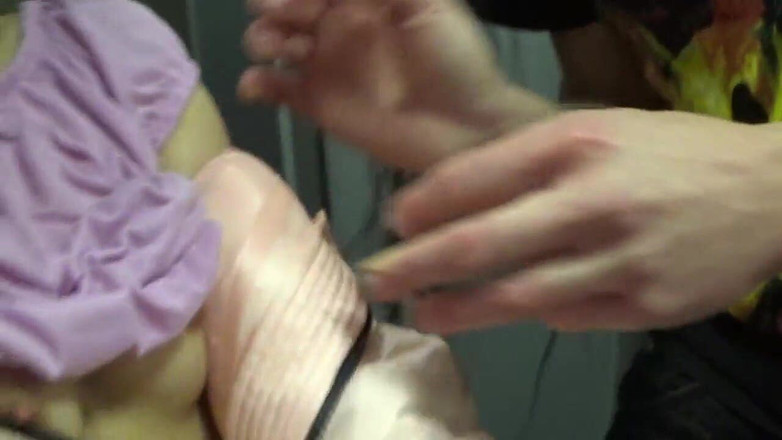 Dolls Cult: Трійка? Секс в ліфті