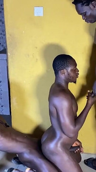 Convidou ambos para um bom tempo