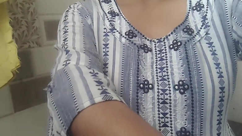 Rinkii: Insatisfatórias meninas indianas dedilhando sozinhas