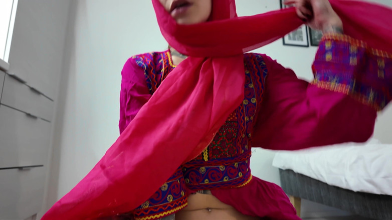 Amateur Homemade Porn: เย็ดน้องสาวเลี้ยงอัฟกัน ขณะที่พ่อเลี้ยงไม่อยู่บ้าน