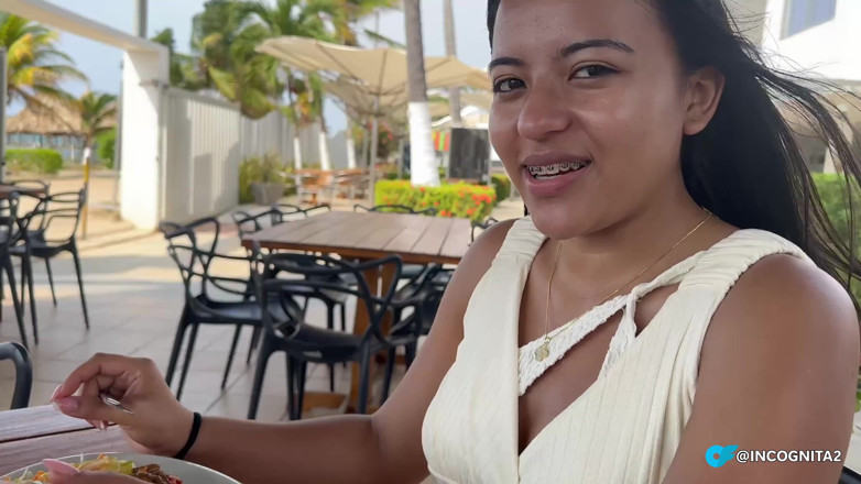 Solo_incognita: Je baise un touriste désespéré