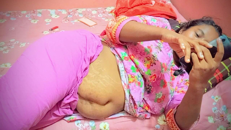 Riyamoni: 오늘도 뚱뚱한 여친과 섹스를 했고, 남편에게 전화해서 얘기하고 있어