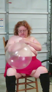 Pantat gemuk saya terkeluar beberapa belon yang jelas besar