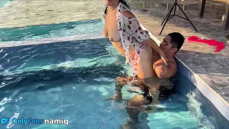 NamiQseiiin: In het zwembad van mijn ouders