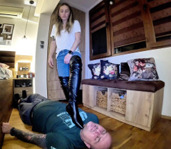 Mistressyammyboots: Crushed Pride Di Bawah But Paha-Tinggi Saya