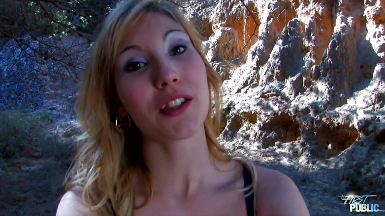 Czech Pornzone: La bionda sexy ama scopare il suo amante muscoloso all'aperto