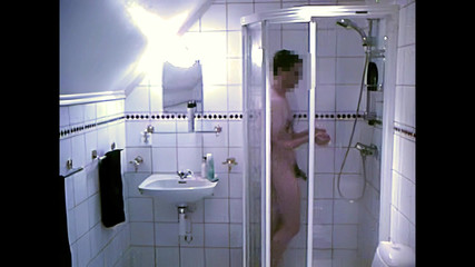 Mark Hannes: Cewek ini lagi asik masturbasi memeknya sampai kencing di kamar...