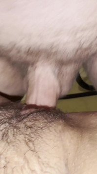 Une MILF philippine se fait éjaculer sur le ventre en POV - Lexxi Wett