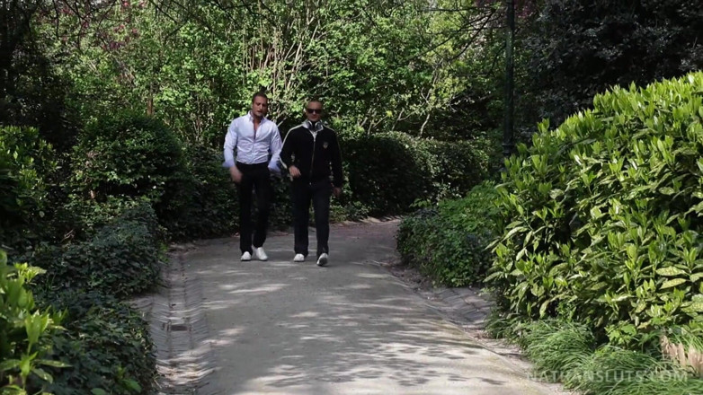 Nathansluts: Round assed Debbie Diamond man handled by 2 bad boys